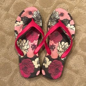 Vera Bradley flip flops- Mocha Rouge
